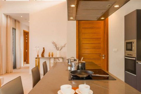 Chalet de 4 dormitorios en Phuket, Tailandia № 114143 - foto 9