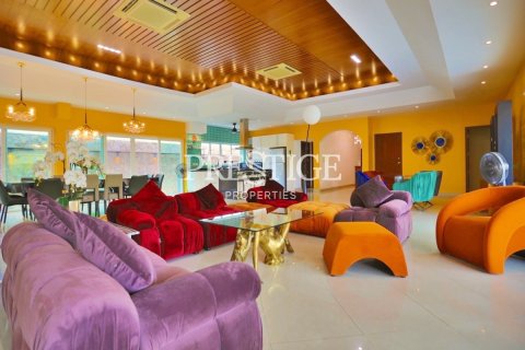 Haus in Pattaya, Thailand 4 Schlafzimmer № 198467 - Foto 6