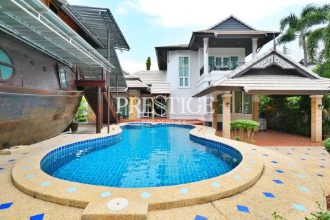 Haus in Pattaya, Thailand 4 Schlafzimmer № 198468