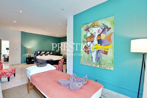 House in Pattaya, Thailand 4 bedrooms № 198473 - photo 20
