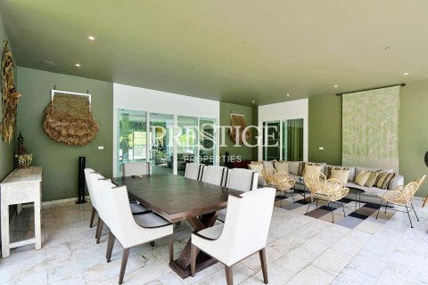 House in Pattaya, Thailand 4 bedrooms № 198473 - photo 27