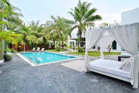 House in Pattaya, Thailand 4 bedrooms № 198473 - photo 2