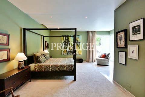 House in Pattaya, Thailand 4 bedrooms № 198473 - photo 10