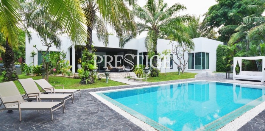 House in Pattaya, Thailand 4 bedrooms № 198473