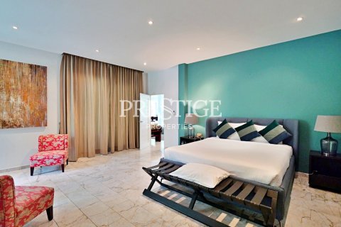 House in Pattaya, Thailand 4 bedrooms № 198473 - photo 17