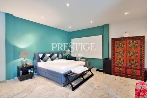 House in Pattaya, Thailand 4 bedrooms № 198473 - photo 16