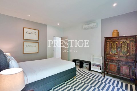 House in Pattaya, Thailand 4 bedrooms № 198473 - photo 24