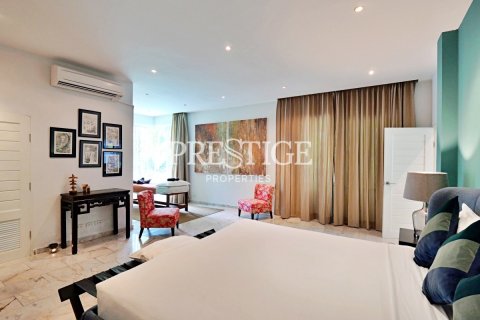 House in Pattaya, Thailand 4 bedrooms № 198473 - photo 18
