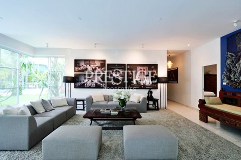 House in Pattaya, Thailand 4 bedrooms № 198473 - photo 3
