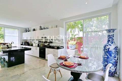 House in Pattaya, Thailand 4 bedrooms № 198473 - photo 8