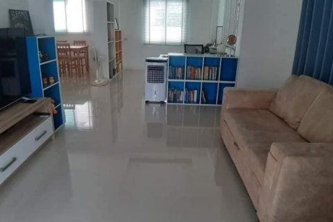 Casa de 3 dormitorios en Pattaya, Tailandia № 157638 - foto 4