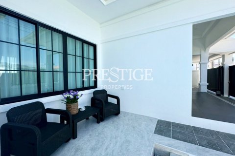 House in Pattaya, Thailand 3 bedrooms № 197875 - photo 30