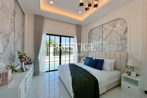 House in Pattaya, Thailand 3 bedrooms № 197875 - photo 20