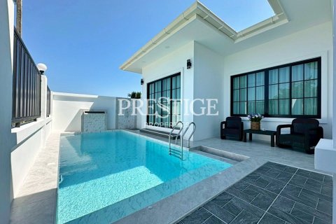 House in Pattaya, Thailand 3 bedrooms № 197875 - photo 27