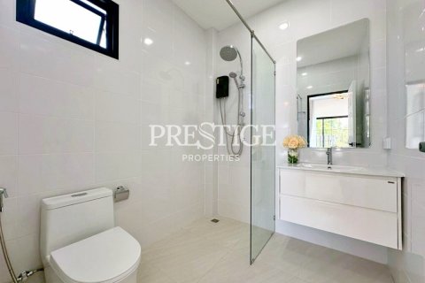 House in Pattaya, Thailand 3 bedrooms № 197875 - photo 22