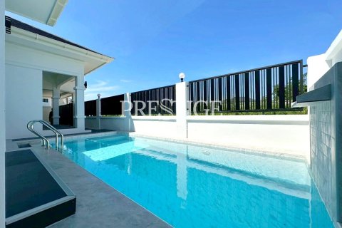 House in Pattaya, Thailand 3 bedrooms № 197875 - photo 2