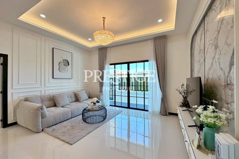 House in Pattaya, Thailand 3 bedrooms № 197875 - photo 5