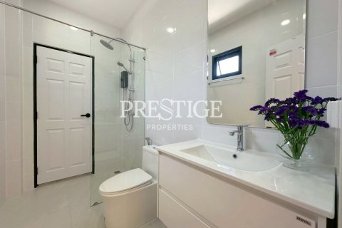 House in Pattaya, Thailand 3 bedrooms № 197875 - photo 18