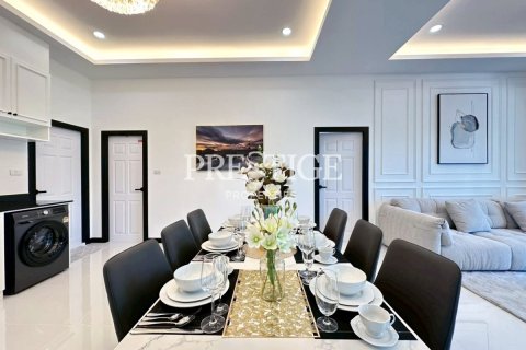 House in Pattaya, Thailand 3 bedrooms № 197875 - photo 8