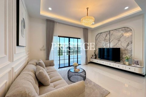 House in Pattaya, Thailand 3 bedrooms № 197875 - photo 6