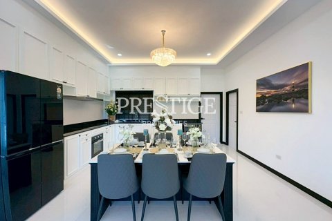 House in Pattaya, Thailand 3 bedrooms № 197875 - photo 7