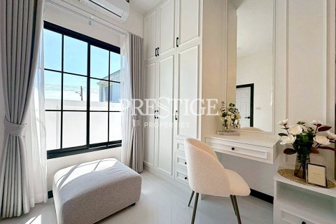 House in Pattaya, Thailand 3 bedrooms № 197875 - photo 16