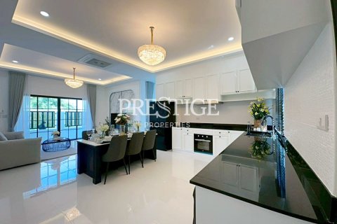 House in Pattaya, Thailand 3 bedrooms № 197875 - photo 11