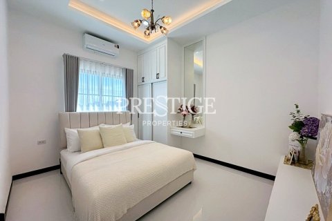 House in Pattaya, Thailand 3 bedrooms № 197875 - photo 23
