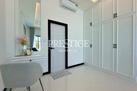 House in Pattaya, Thailand 3 bedrooms № 197875 - photo 21
