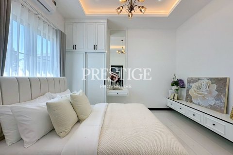 House in Pattaya, Thailand 3 bedrooms № 197875 - photo 24