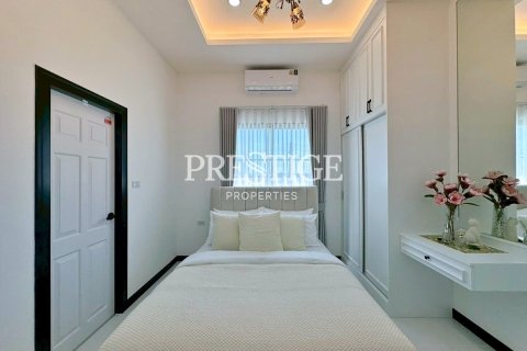 House in Pattaya, Thailand 3 bedrooms № 197875 - photo 25