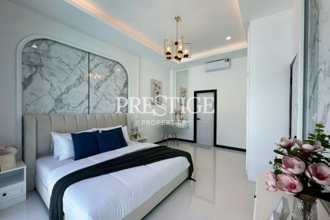 House in Pattaya, Thailand 3 bedrooms № 197875 - photo 19