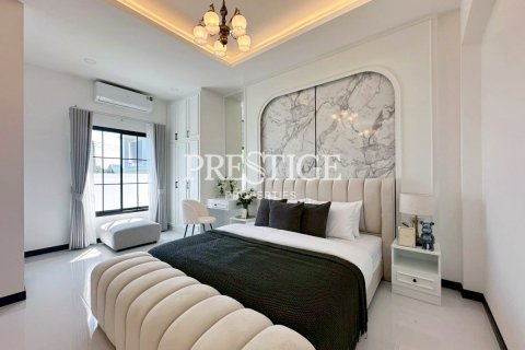 House in Pattaya, Thailand 3 bedrooms № 197875 - photo 13