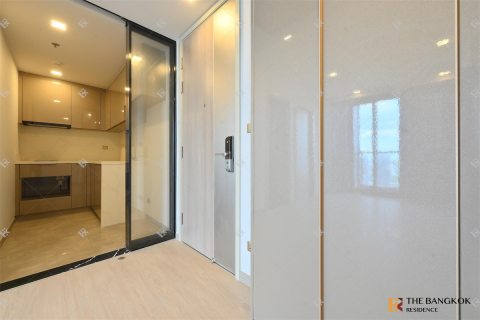 Condo in Bangkok, Thailand, 1 bedroom  № 197420 - photo 2