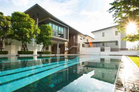 Casa de 2 dormitorios en Phaya Thai, Bangkok, Tailandia № 183394 - foto 3