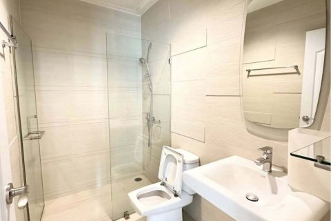 Estudio en el condominio en Bang Kapi, Bangkok, Tailandia № 156903 - foto 5