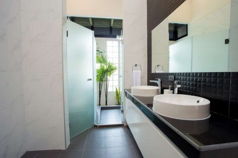 Chalet de 3 dormitorios en Hua Hin, Tailandia № 166459 - foto 28