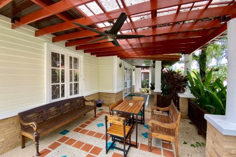 Chalet de 3 dormitorios en Kathu, Tailandia № 145506 - foto 12