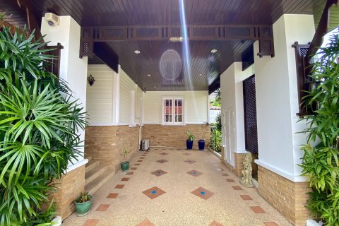 Chalet de 3 dormitorios en Kathu, Tailandia № 145506 - foto 3