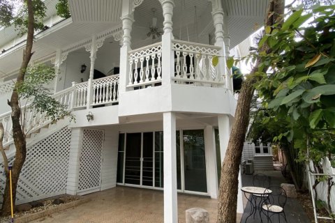 Reihenhaus in Bangkok, Thailand 4 Schlafzimmer № 178960 - Foto 3