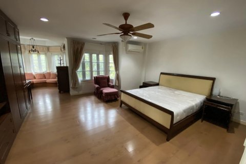Reihenhaus in Bangkok, Thailand 4 Schlafzimmer № 178960 - Foto 16