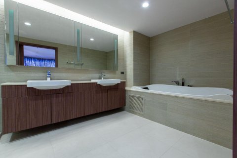 Condominio de 4 dormitorios en Sathon, Bangkok, Tailandia № 142944 - foto 10