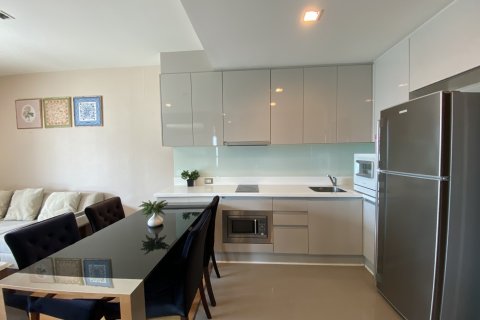 Condo in Bangkok, Thailand, 2 bedrooms № 142942 - photo 2