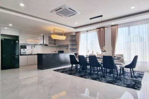 Chalet de 7 dormitorios en Pattaya, Tailandia № 134729 - foto 8