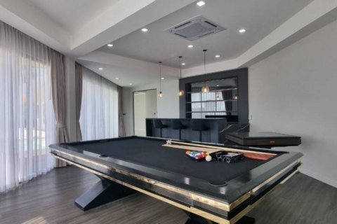 Chalet de 7 dormitorios en Pattaya, Tailandia № 134729 - foto 10