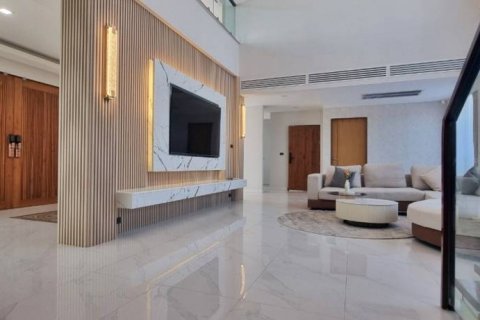 Chalet de 7 dormitorios en Pattaya, Tailandia № 134729 - foto 2