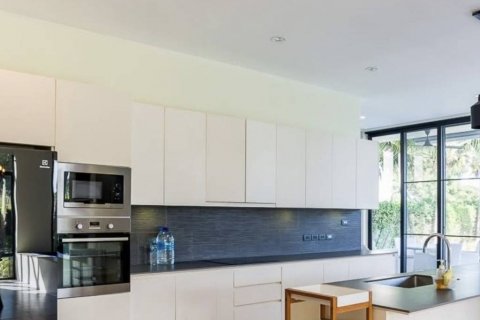Chalet de 5 dormitorios en Cha-am, Tailandia № 134727 - foto 8