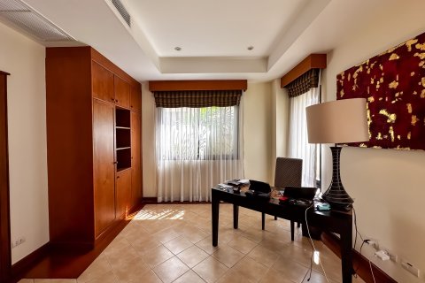 Chalet de 3 dormitorios en Phuket, Tailandia № 156545 - foto 13