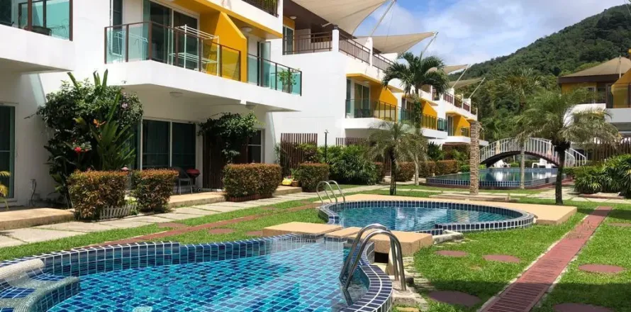 Adosado de 3 dormitorios en Kathu, Tailandia № 156547
