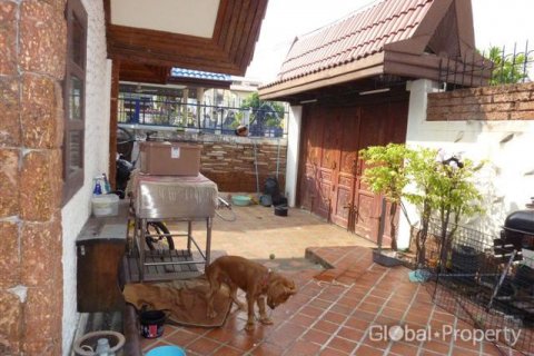 Casa de 3 dormitorios en Pattaya, Tailandia № 118426 - foto 4